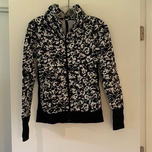LULU LEMON ZIP UP SWEATSHIRT